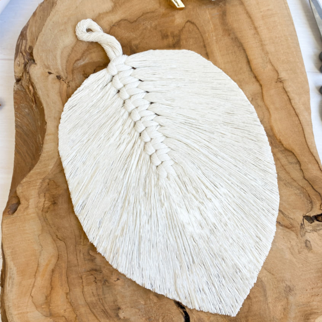 Atelier “Création d'une plume en macramé – dimanche 14 juin au salon “Les Journées d’Harmonie Féminine” au Château Saint-Julien d’Aille à Vidauban.